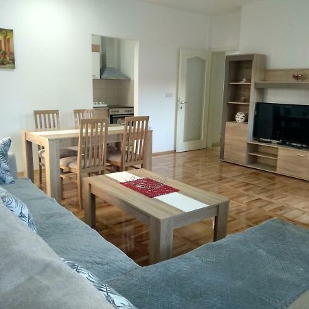 Tea Apartment Kumanovo Bagian luar foto